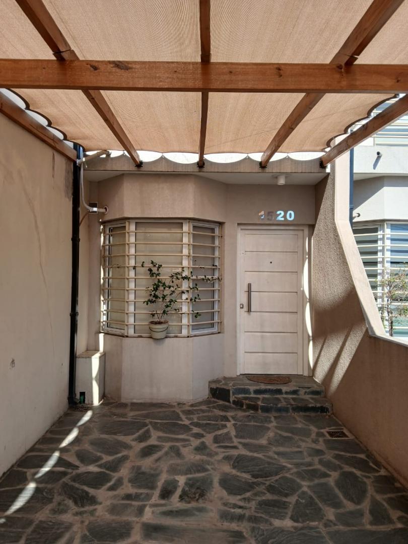 EN VENTA EN CASEROS HERMOSO DUPLEX DE 3 AMBIENTES 2 BAÑOS COCHERA PATIO F: 10301