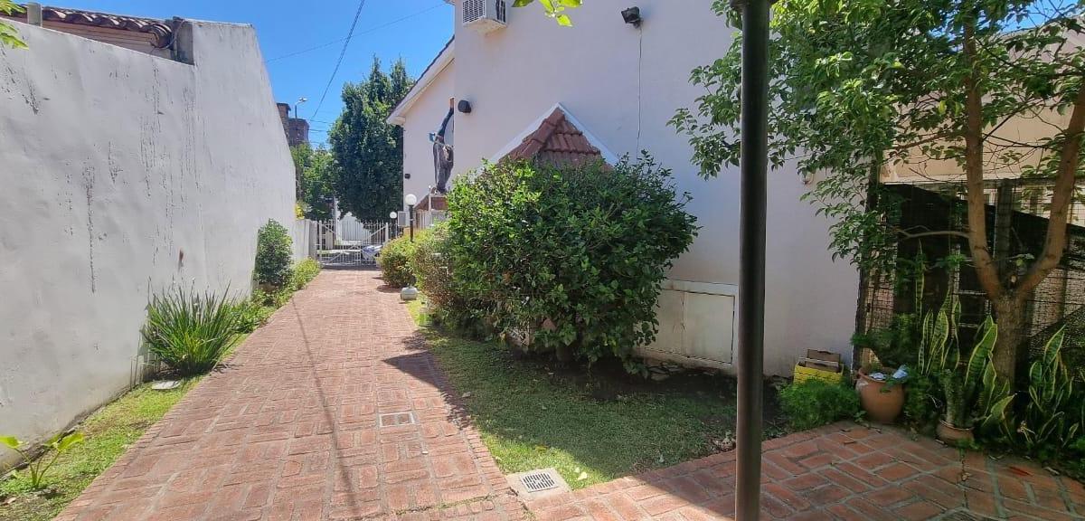 EN VENTA EN PALOMAR A SOLO 6 CUADRAS DE LA ESTACION DUPLEX DE 3 AMBIENTES 2 BAÑOS F: 10148