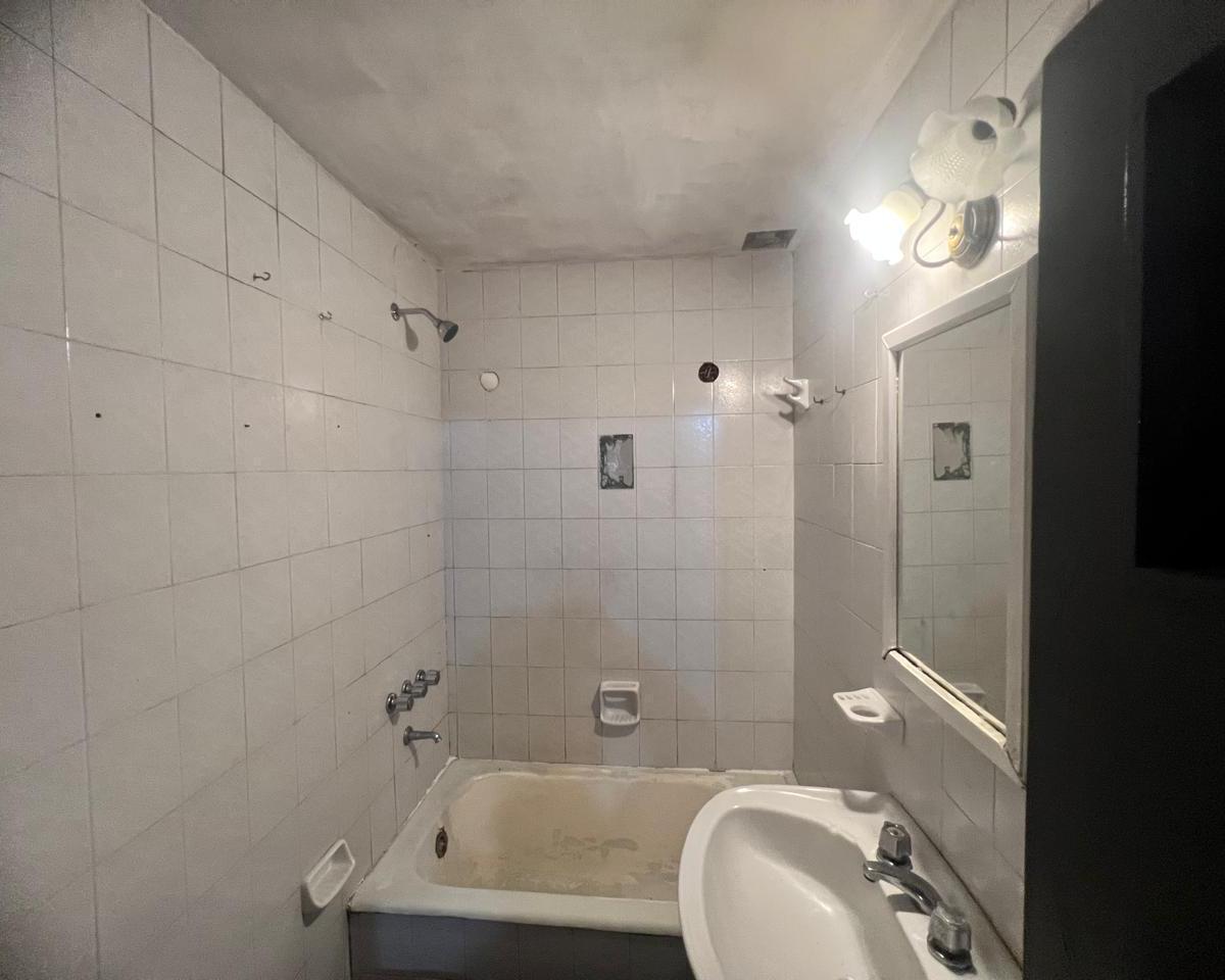 EN VENTA EN PALOMAR CASA DE 3 AMBIENTES PLANTA BAJA COCHERA QUINCHO F: 10347