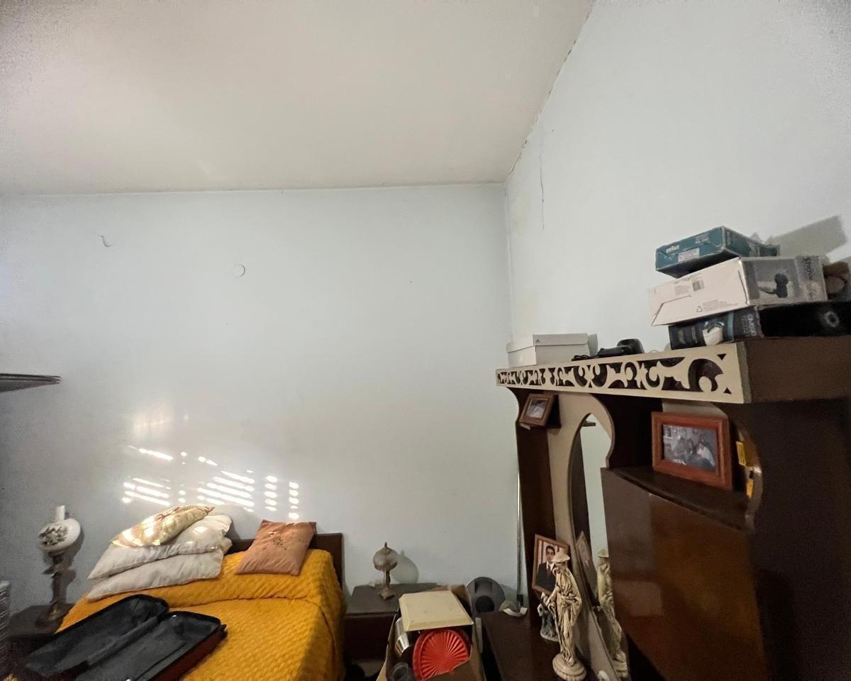 EN CASEROS VENTA DE HERMOSA CASA DE 3 AMBIENTES AL FRENTE + DEPARTAMENTO DE 2 AMBIENTES F: 10332