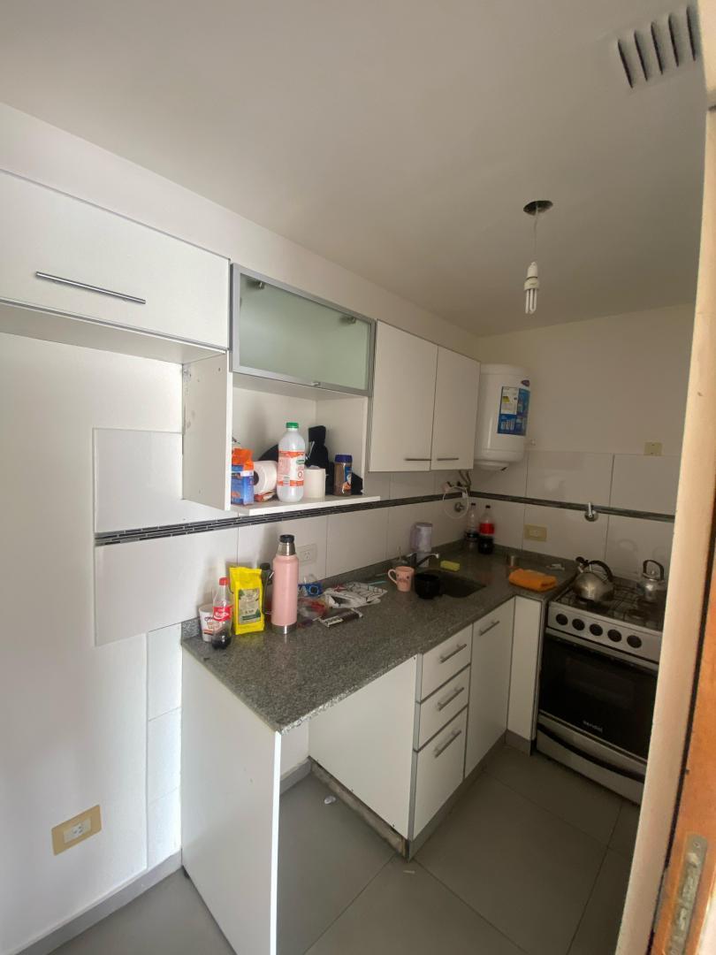 EN VENTA EN CASEROS CENTRO DEPARTAMENTO DE 1 AMBIENTE APTO PROFESIONAL F: 10350