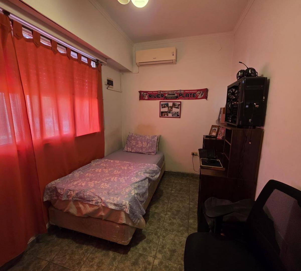 EN VENTA EN CASEROS GRAN DEPARTAMENTO DE 3 AMBIENTES MUY AMPLIO SITO EN 1ER PISO F: 10393