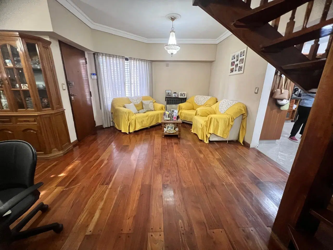 EN VENTA EN VILLA SARMIENTO CHALET 4 AMBIENTES 3 BAÑOS F: 10438 2