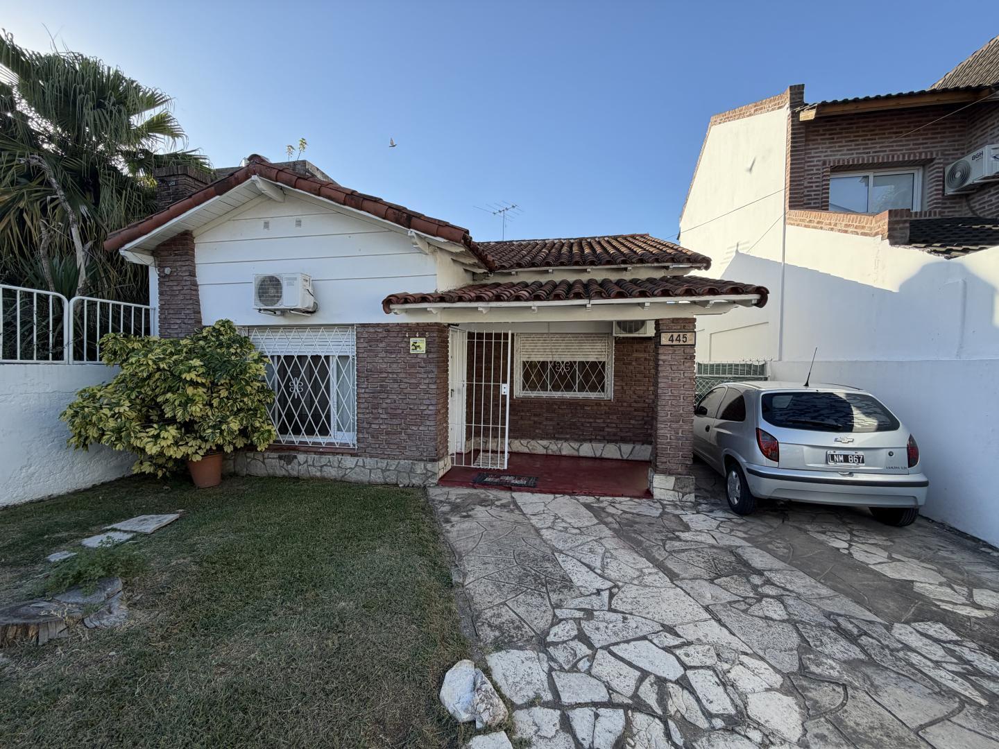 CHALET EN EL PALOMAR 4 AMBIENTES 2 BAÑOS LOTE AMPLIO F: 10911