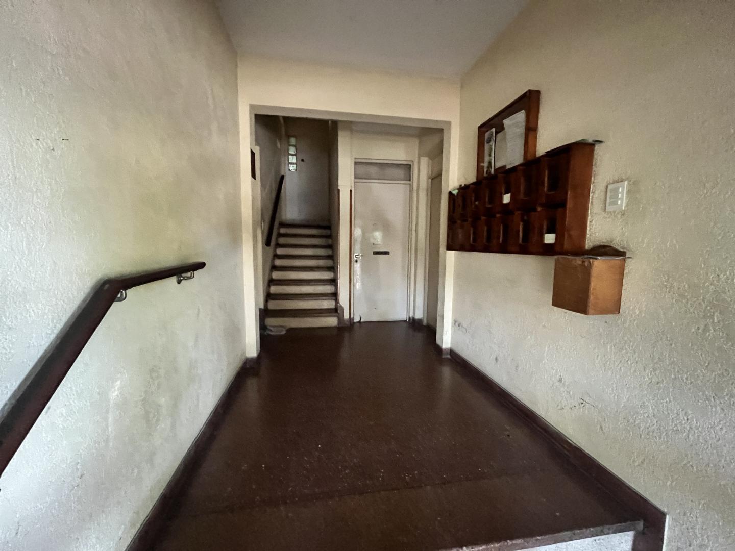 SE VENDE EN CIUDAD JARDIN DEPARTAMENTO 3 AMBIENTES PLANTA BAJA AL FRENTE F: 10915