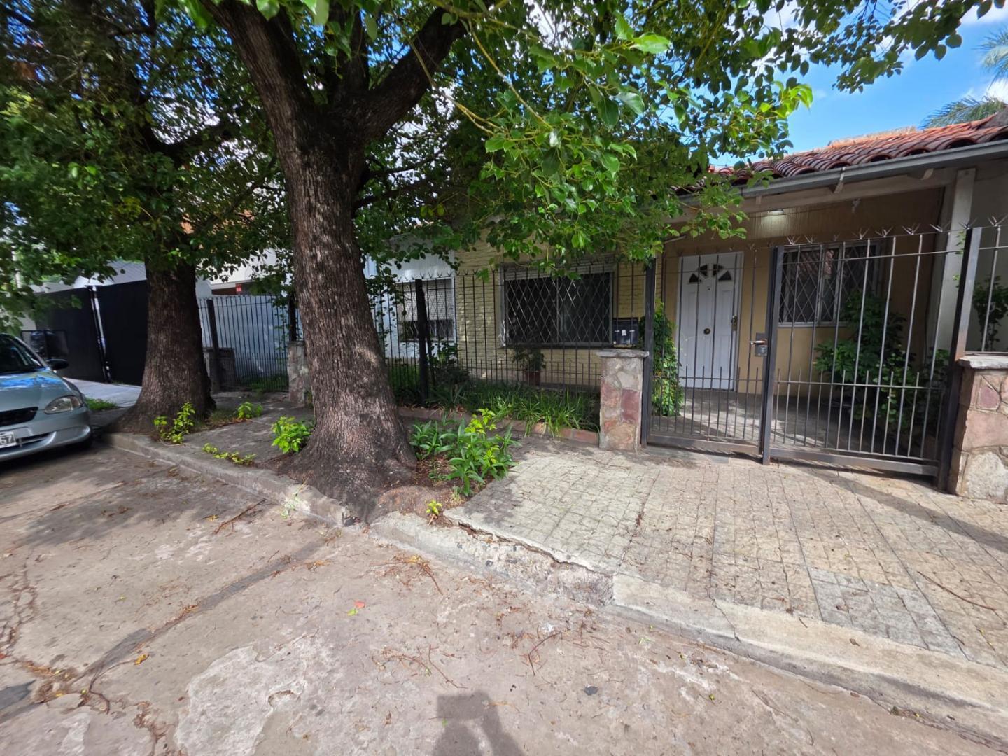CIUDAD JARDIN EN VENTA CHALET 4 AMBIENTES LOTE 215M F: 10921