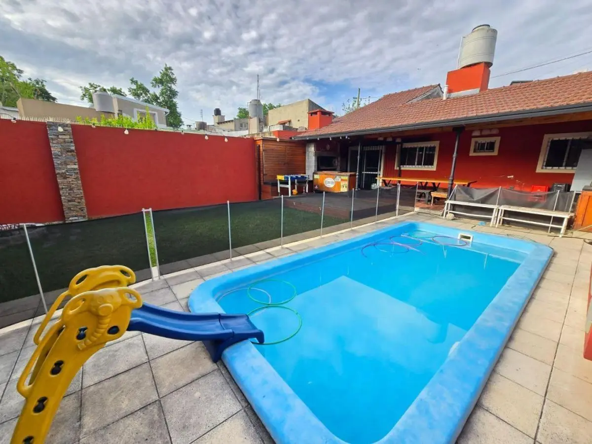 EN VENTA EN PALOMAR CHALET 3 AMBIENTES QUINCHO PISCINA APTO CREDITO F: 10927 1