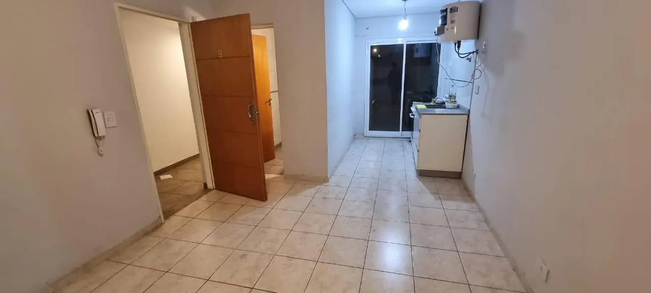 ALQUILO EN CASEROS DEPARTAMENTO PRIMER PISO DE 1 AMBIENTE CON BAÑO F: 10943 2