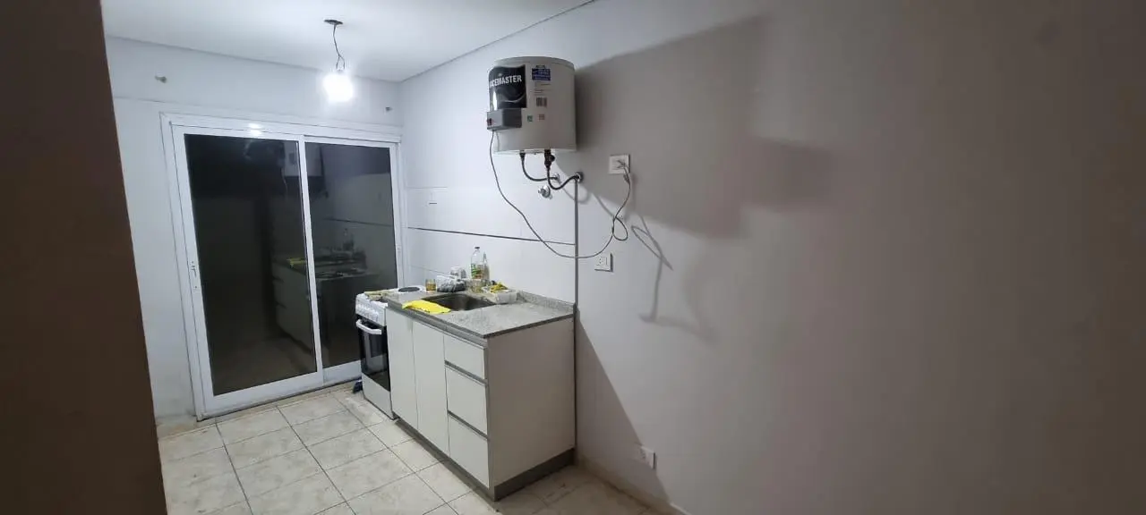 ALQUILO EN CASEROS DEPARTAMENTO PRIMER PISO DE 1 AMBIENTE CON BAÑO F: 10943 3