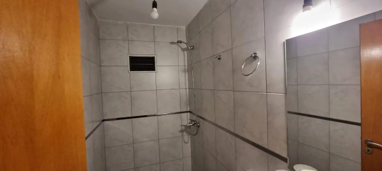ALQUILO EN CASEROS DEPARTAMENTO PRIMER PISO DE 1 AMBIENTE CON BAÑO F: 10943 4