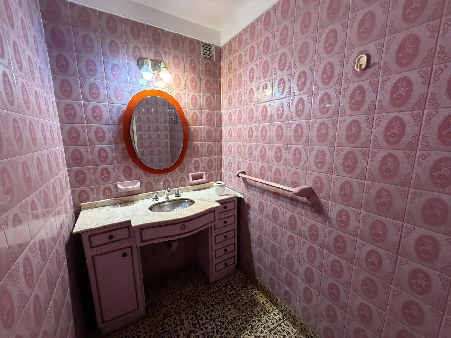 SE ALQUILA EN CIUDAD JARDIN CHALET 6 AMBIENTES 3 BAÑOS F: 10955 5
