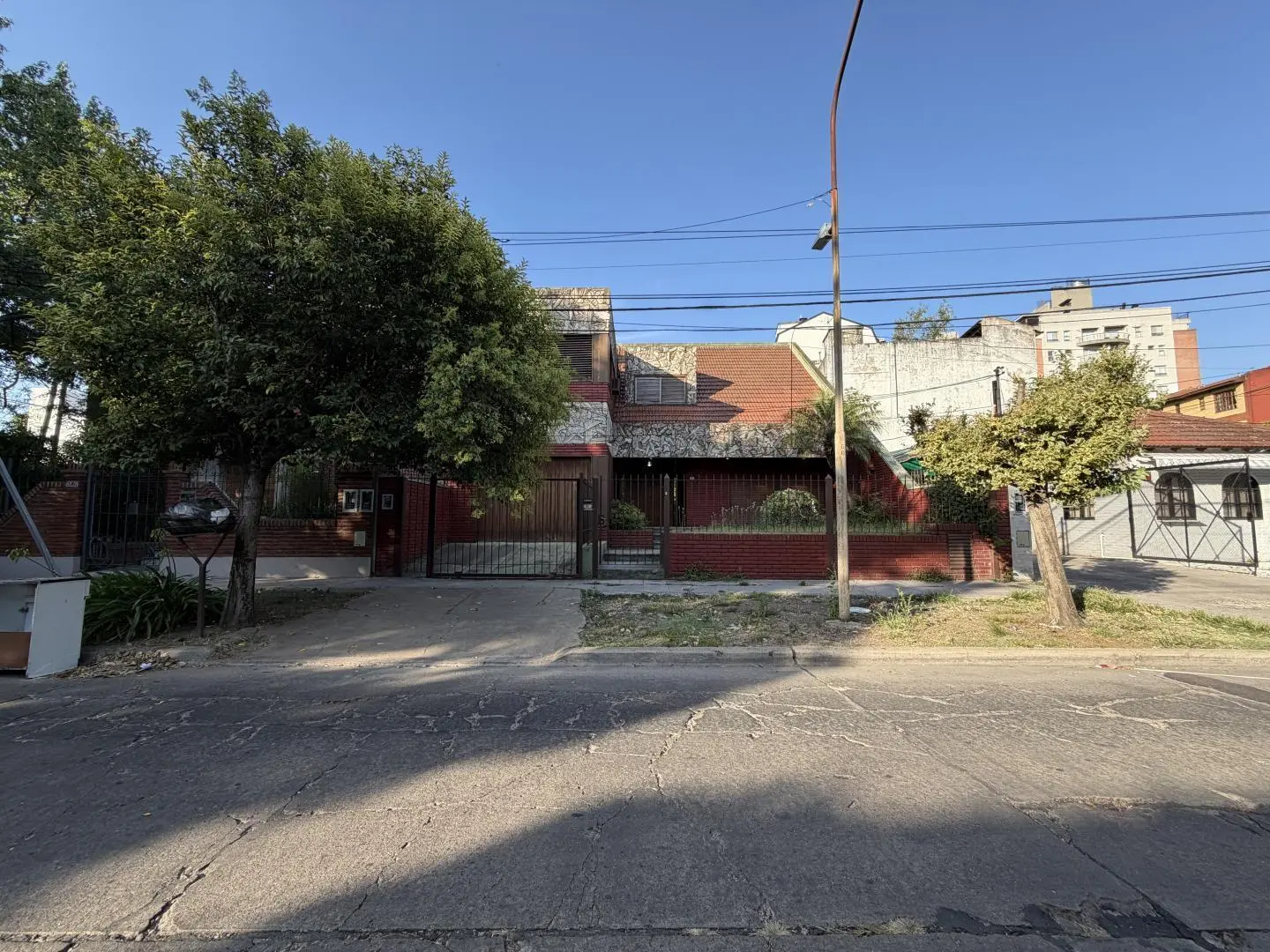 SE ALQUILA EN CIUDAD JARDIN CHALET 6 AMBIENTES 3 BAÑOS F: 10955 4