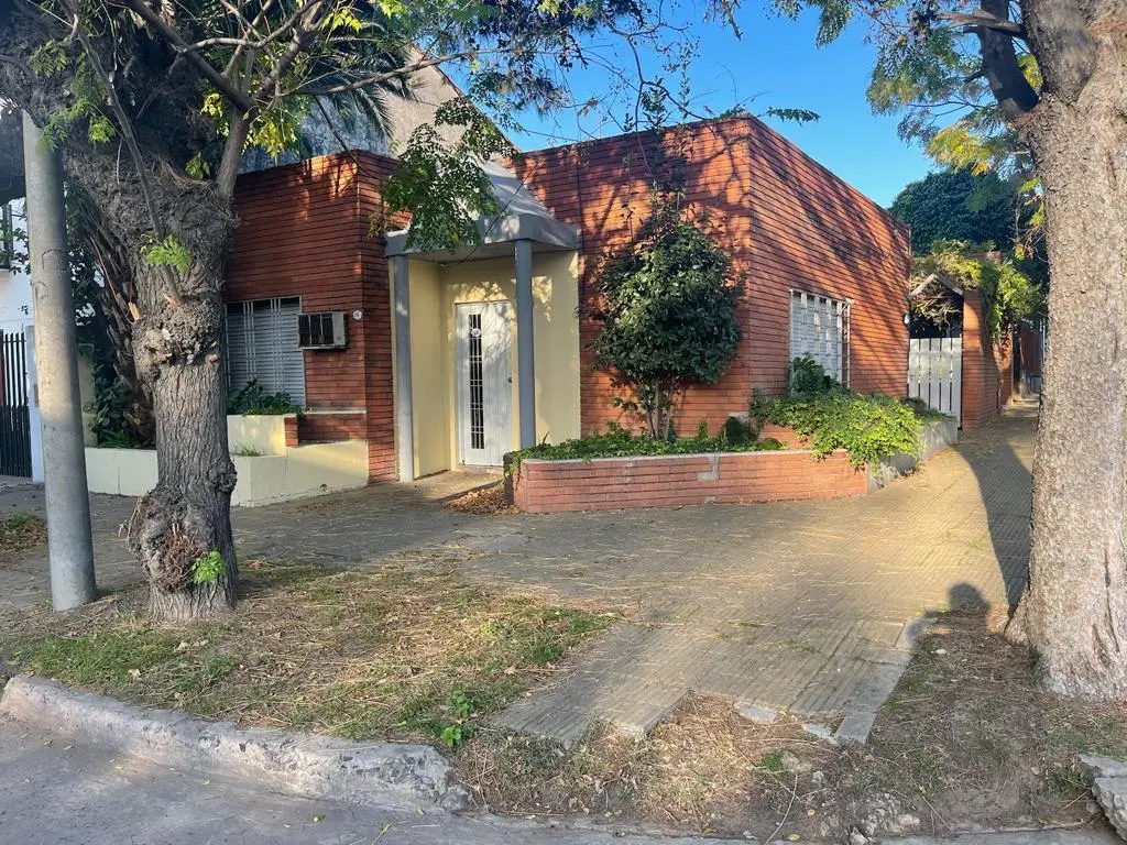 ALQUILO CASA DE 3 AMBIENTES EN PALOMAR CON PATIO F: 9594 3