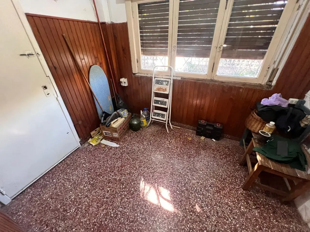 ALQUILO CASA TIPO PH DE 3 AMBIENTES AMPLIO JARDIN AL FRENTE F: 11073 5