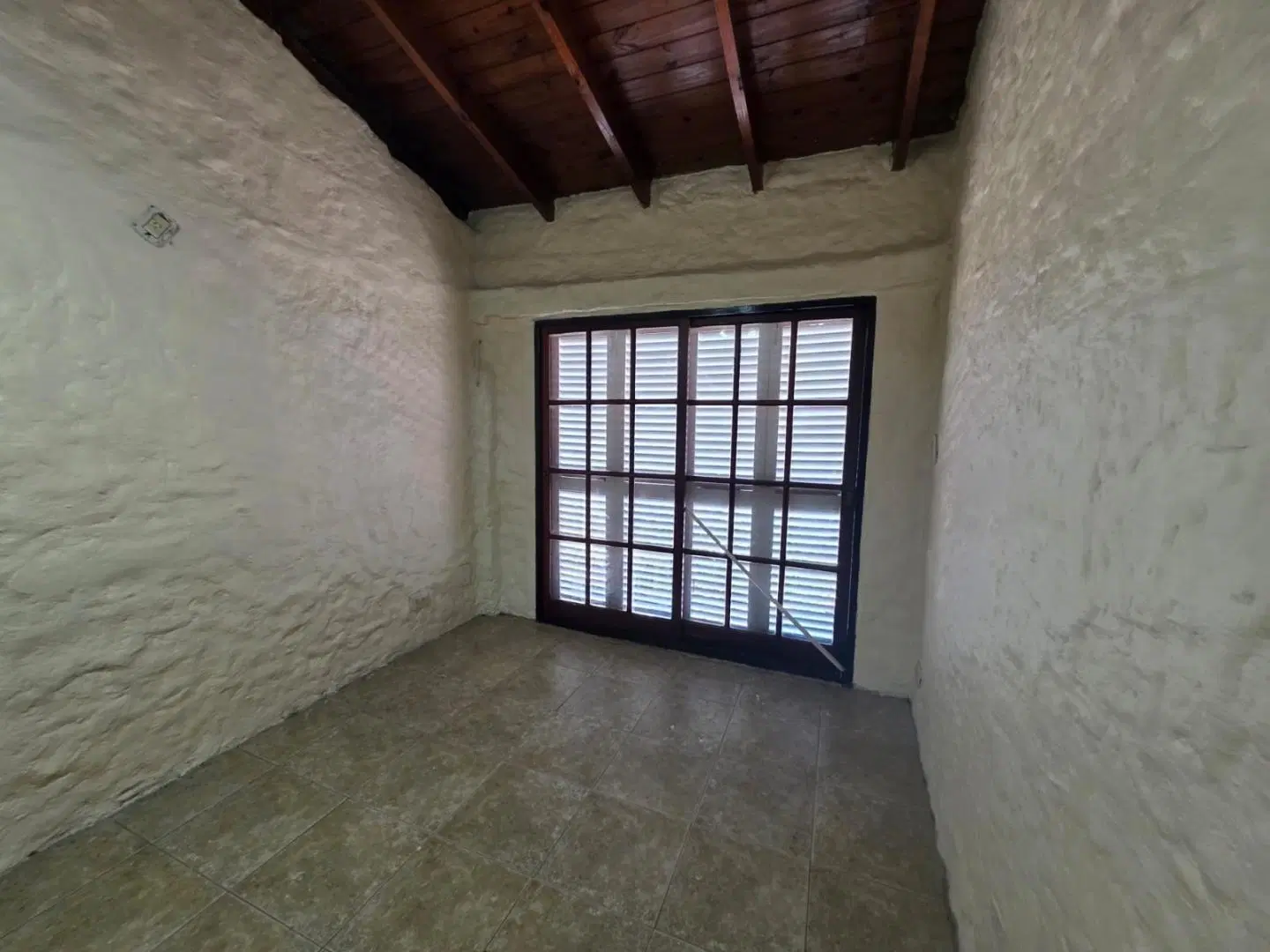 EN ALQUILER DEPARTAMENTO TIPO CASA DE 3 AMBIENTES F: 11082 5