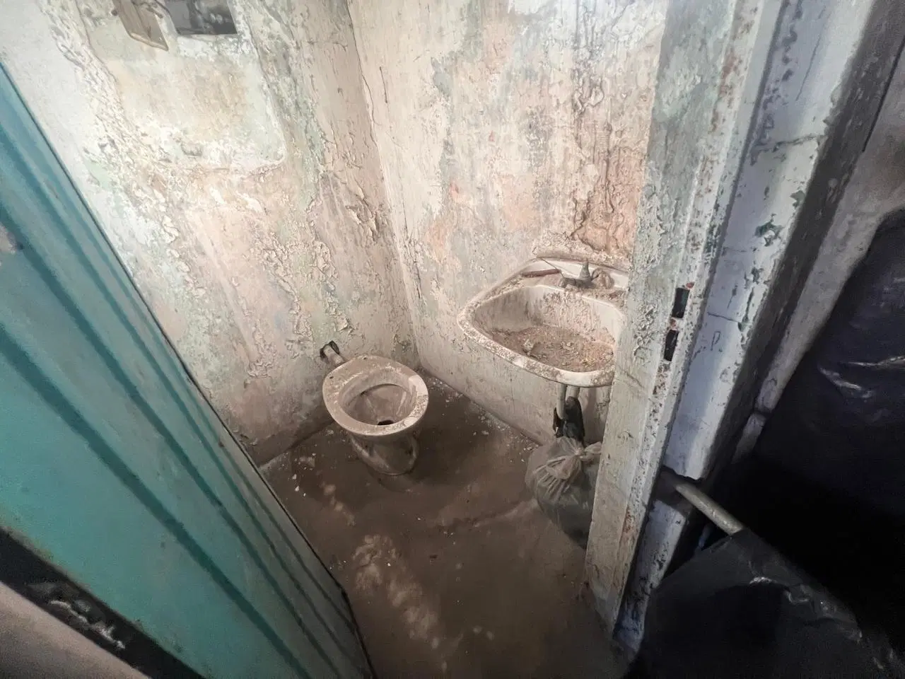 CASEROS EN VENTA GALPON + TERRENO PROPIO F: 11080 5