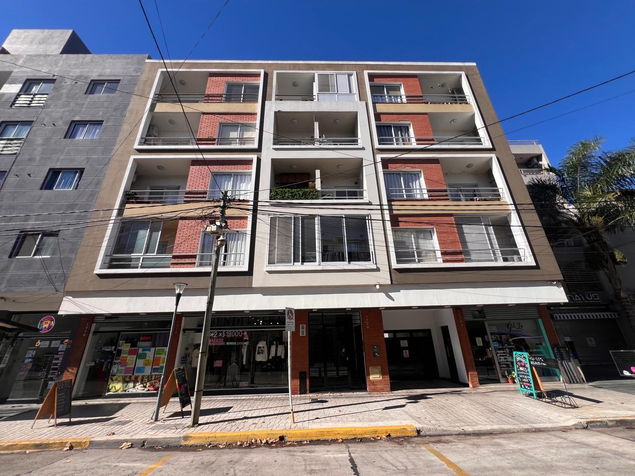 SANTOS LUGARES CENTRO DEPARTAMENTO DE 2 AMBIENTES EN 1ER PISO CON BALCON F: 11072