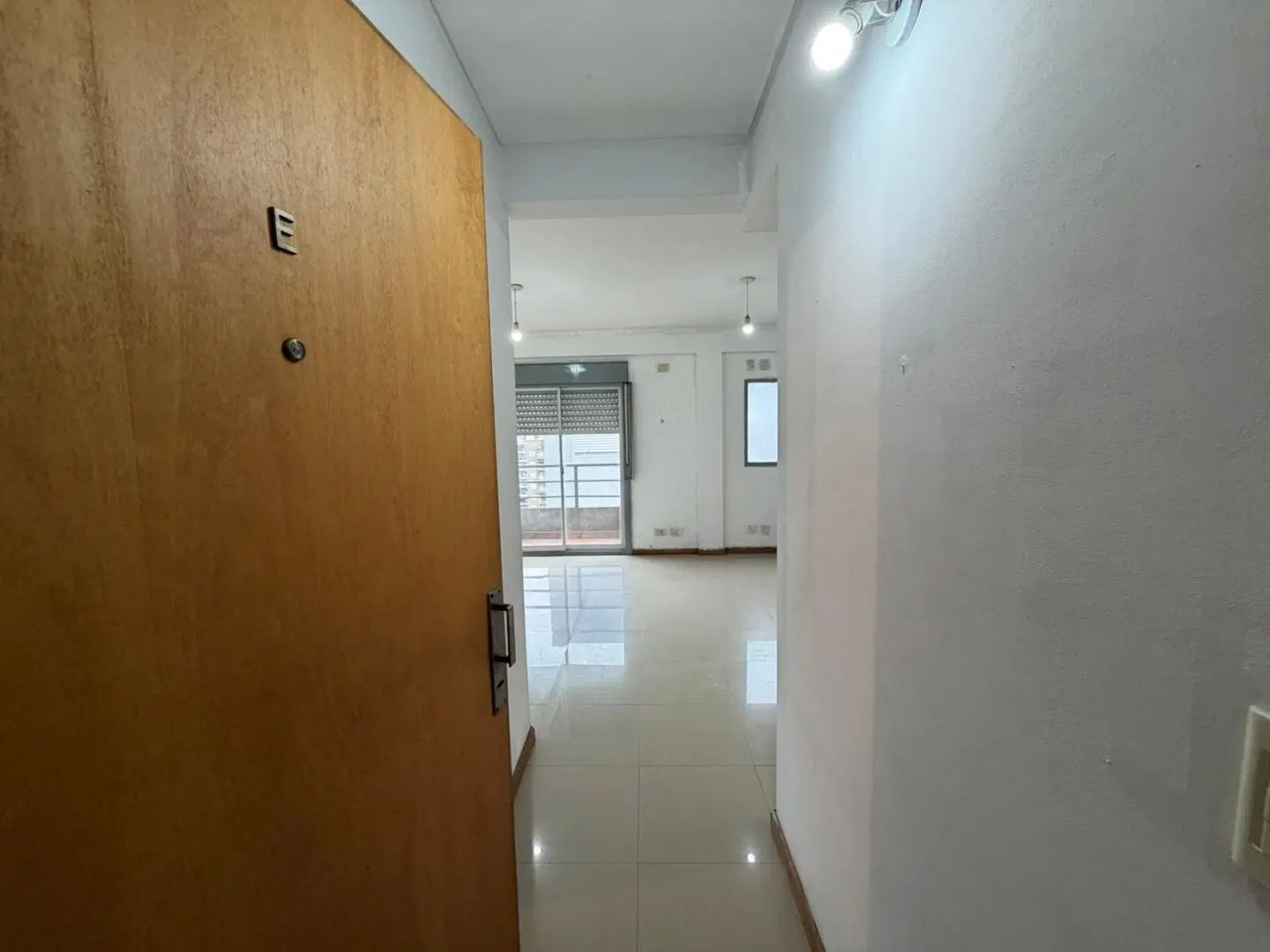 EN ALQUILER MONOAMBIENTE EN NOVENO CENTRO DE CASEROS F: 11093 4