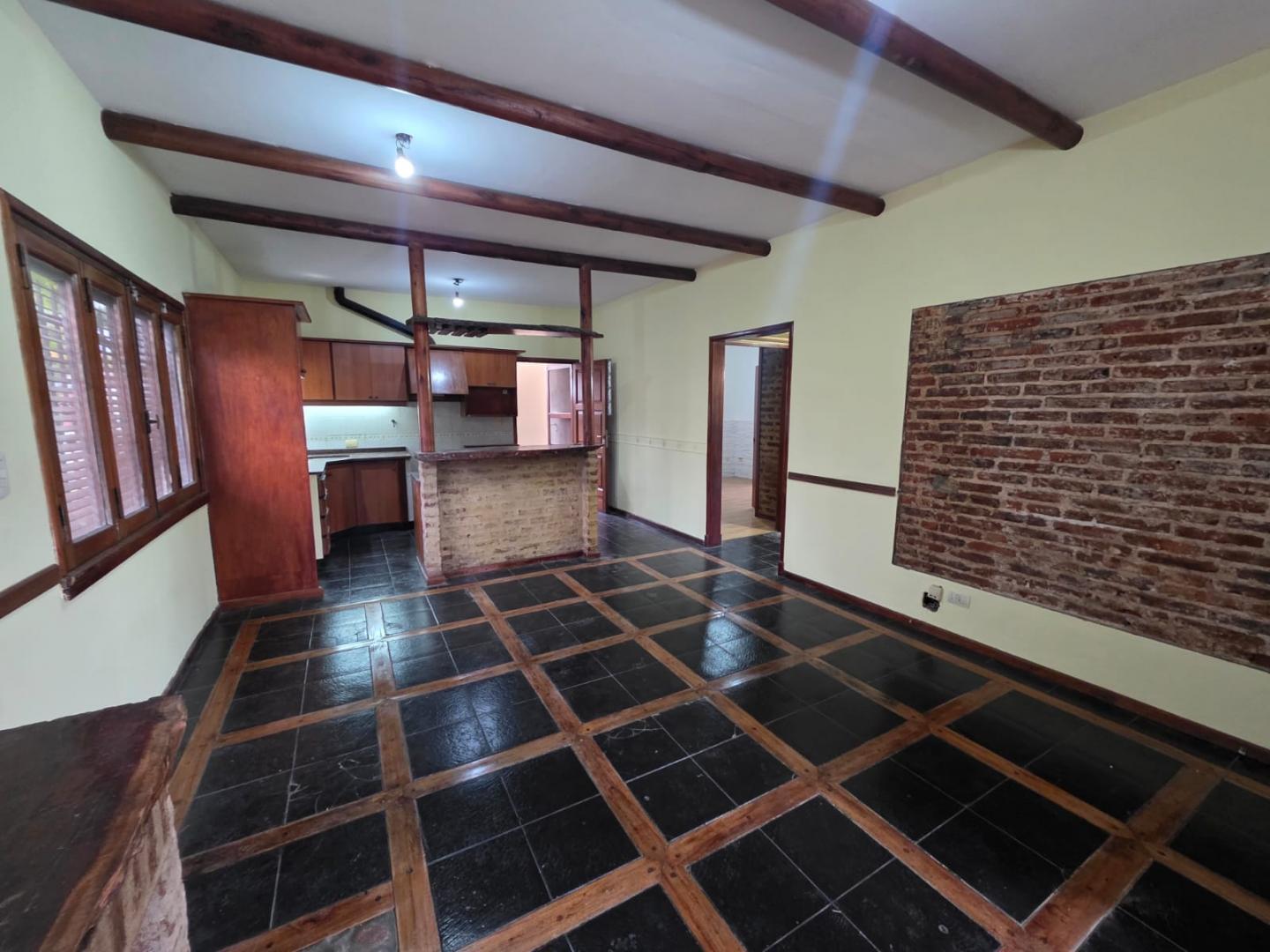 ALQUILO EN PALOMAR HERMOSA CASA DE 3 AMBIENTES COCHERA Y FONDO F: 11094