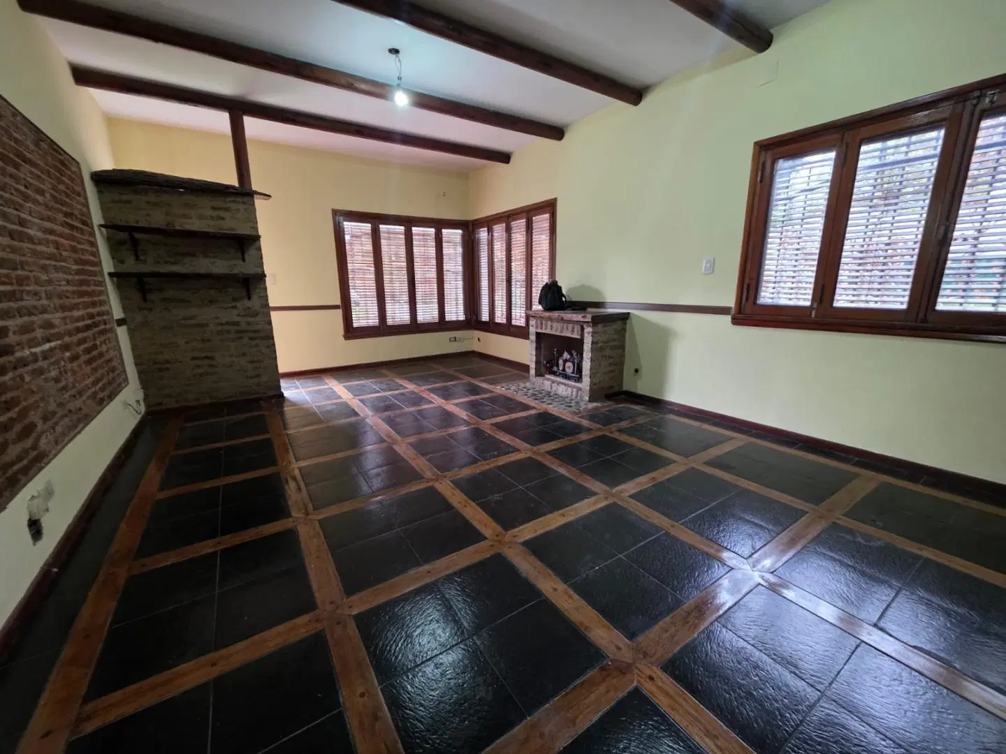 ALQUILO EN PALOMAR HERMOSA CASA DE 3 AMBIENTES COCHERA Y FONDO F: 11094 2