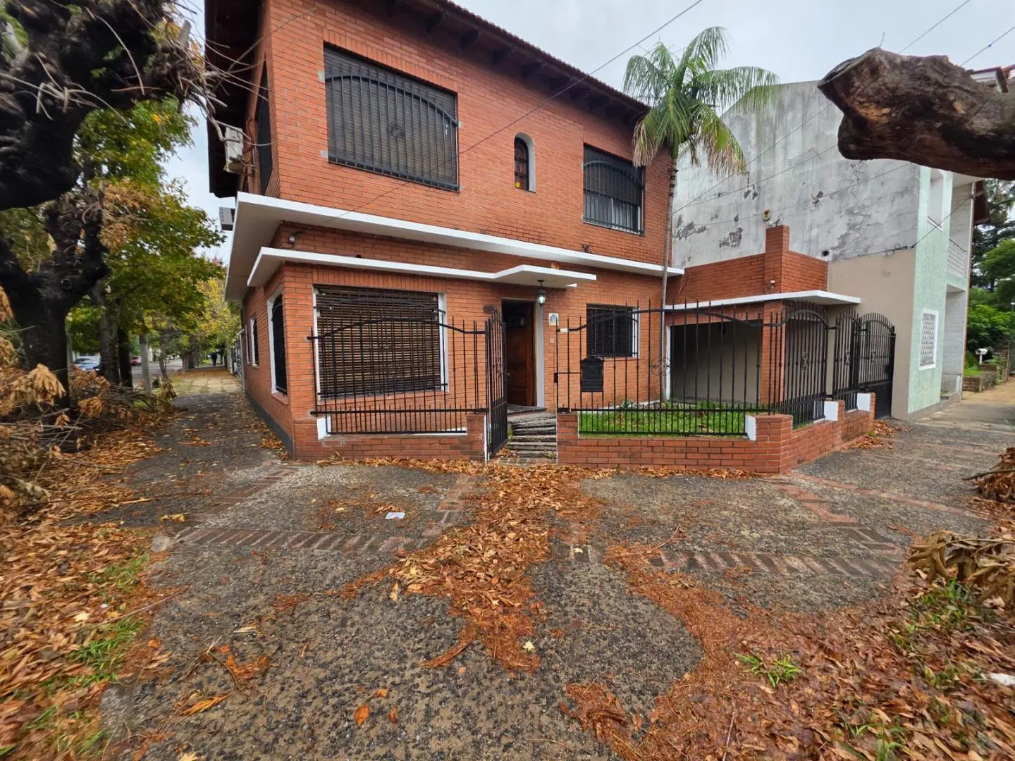 ALQUILO EN PALOMAR HERMOSA CASA DE 3 AMBIENTES COCHERA Y FONDO F: 11094 4