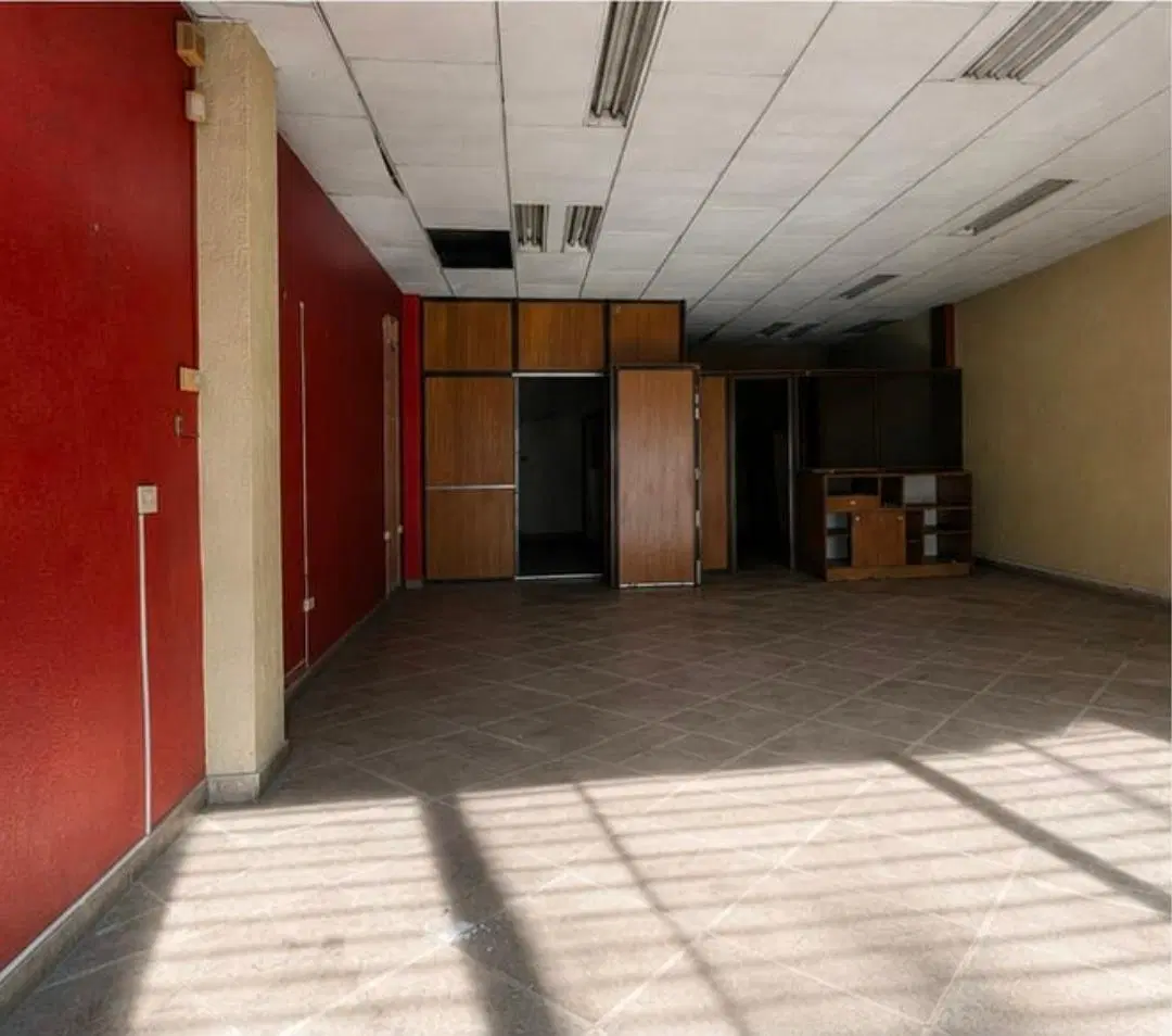 EN VENTA EN PALOMAR LOCAL EN L EN PLANTA BAJA  F: 11070 5