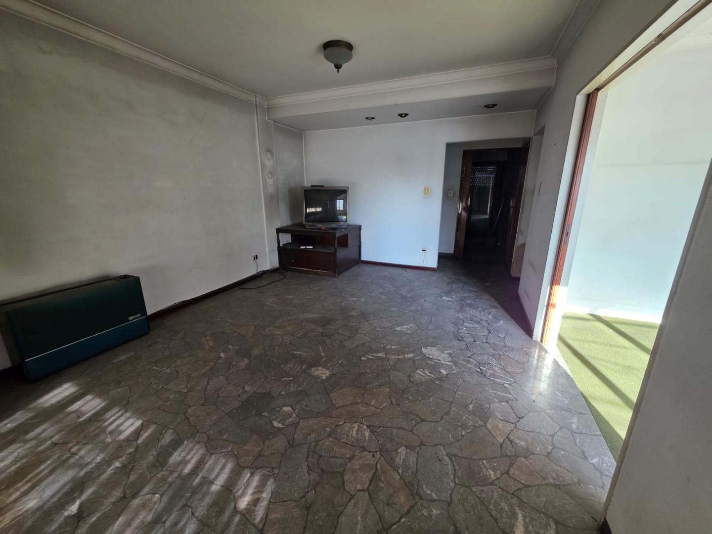 EN VENTA EN PALOMAR DEPARTAMENTO DE 4 AMBIENTES PLANTA ALTA GARAGE F: 11069