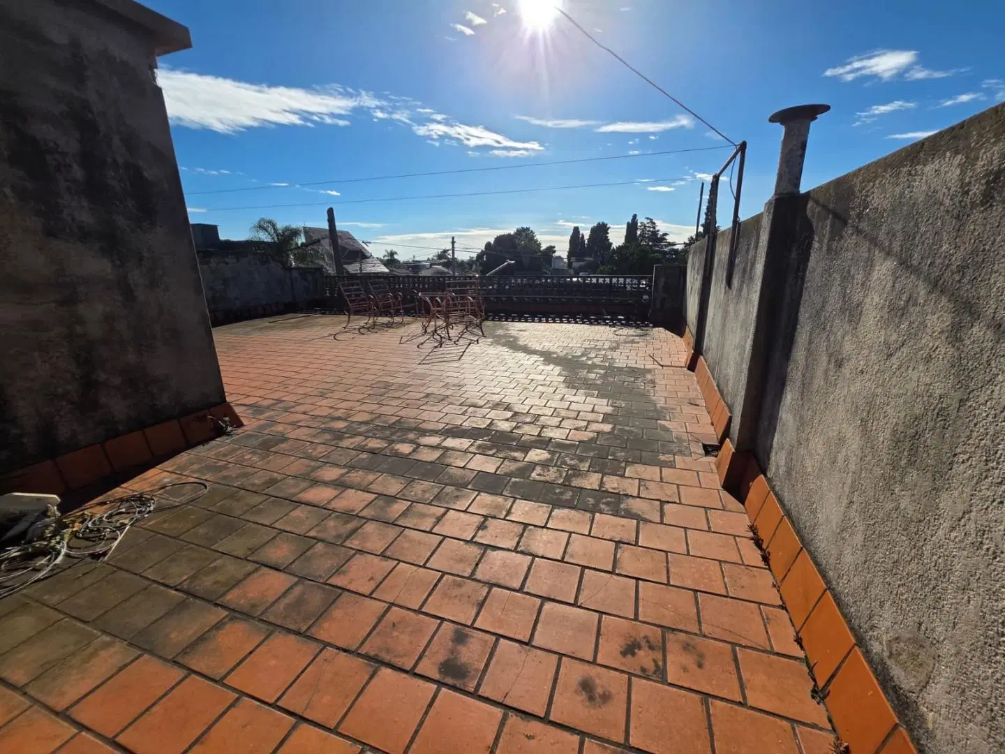 EN VENTA EN PALOMAR DEPARTAMENTO DE 4 AMBIENTES PLANTA ALTA GARAGE F: 11069 5