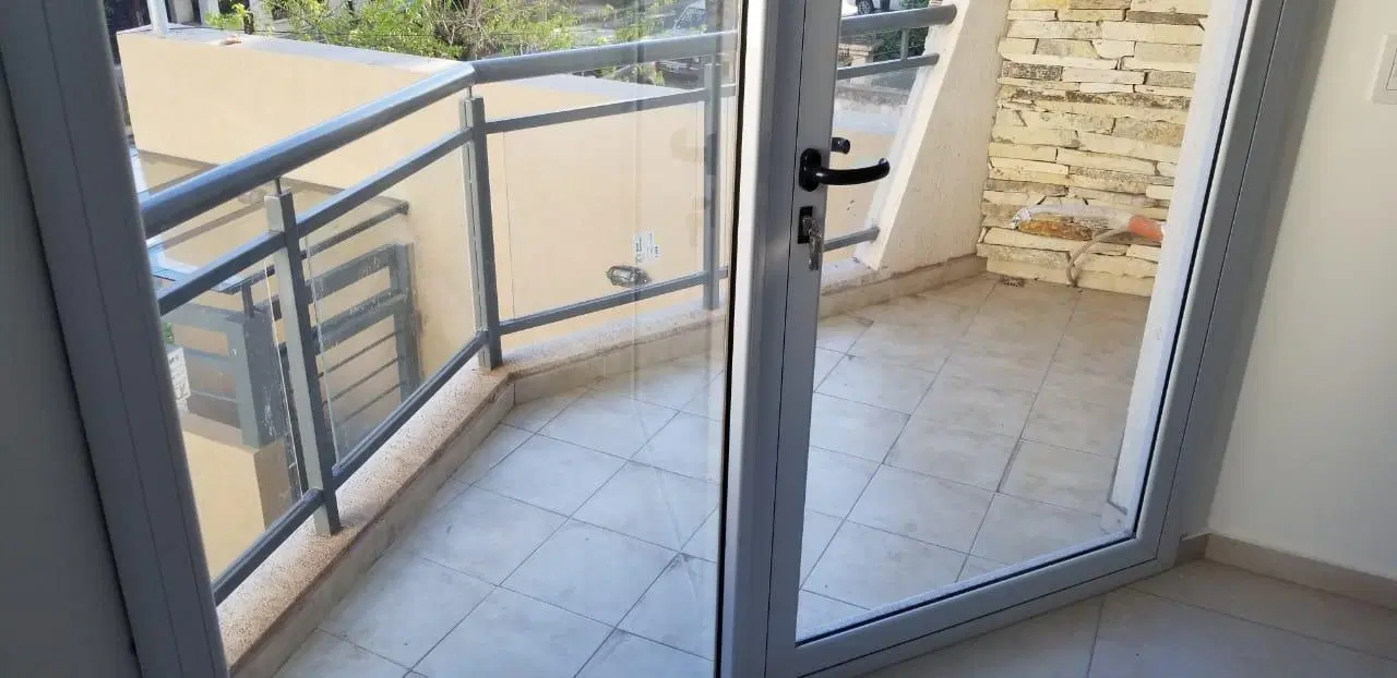 ALQUILO EN PALOMAR DEPARTAMENTO DE 2 AMBIENTES CON BALCON Y ESPACIO COCHERA F: 11048 3