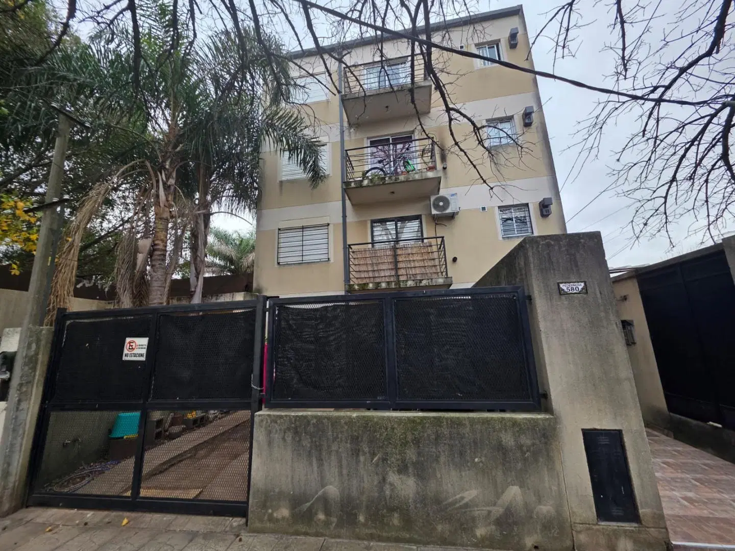EN VENTA EN PALOMAR DEPARTAMENTO DE 2 AMBIENTES CON BALCON CORRIDO F: 11121 3