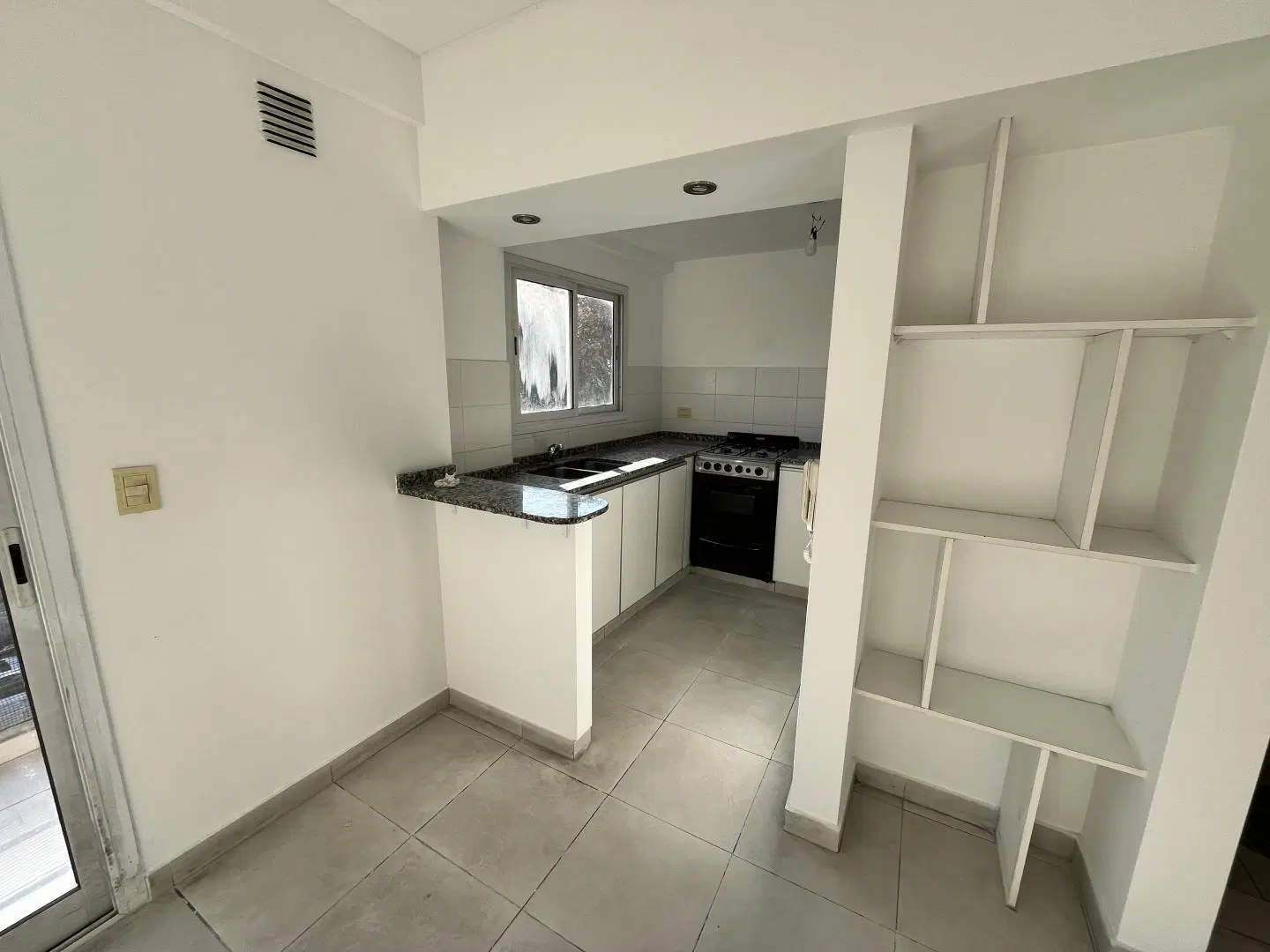 ALQUILER EN PALOMAR DEPARTAMENTO DE 2 AMBIENTES CON COCHERA F: 11127 2