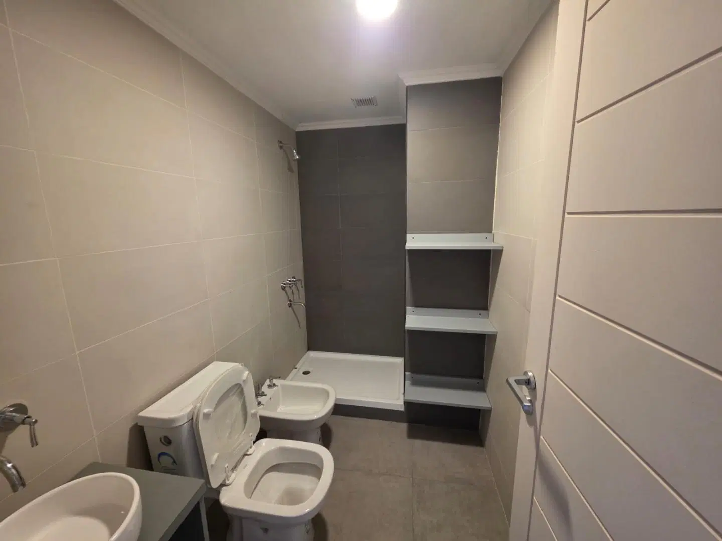 EN VENTA EN PALOMAR DEPARTAMENTO DE 2 AMBIENTES A ESTRENAR F: 11136 8