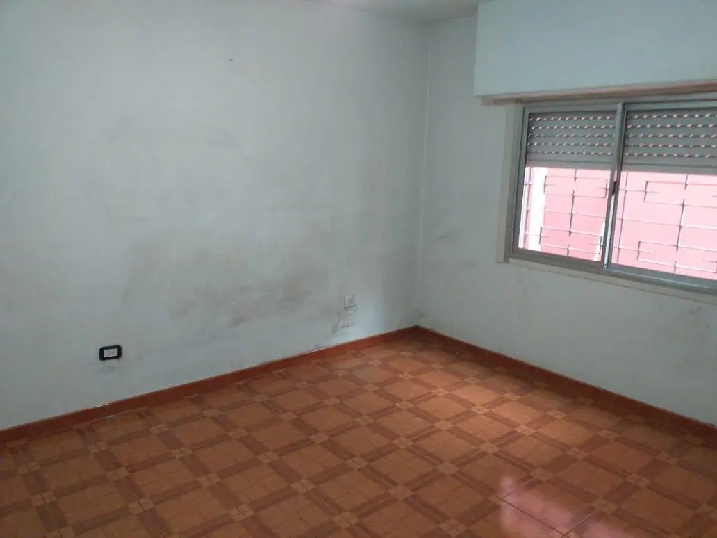 Villa Sarmiento Departamento De 2 Ambientes En Planta Baja Al Medio F: 11141 5