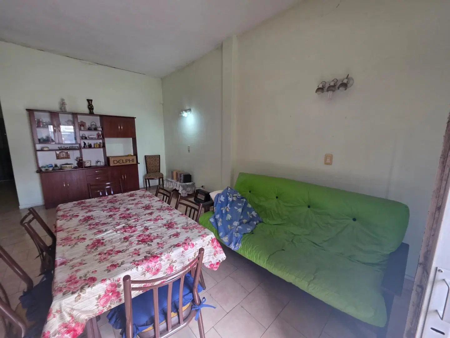 MARTIN CORONADO EN VENTA CASA DE 2 AMBIENTES Y MEDIO AL FRENTE GARAGE F: 11146 5