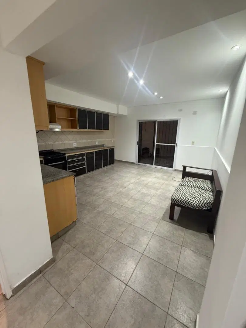 ALQUILER TRIPLEX 4 AMBIENTES 3 BAÑOS EN EXCELENTE ZONA DEL PALOMAR: F: 4845 3