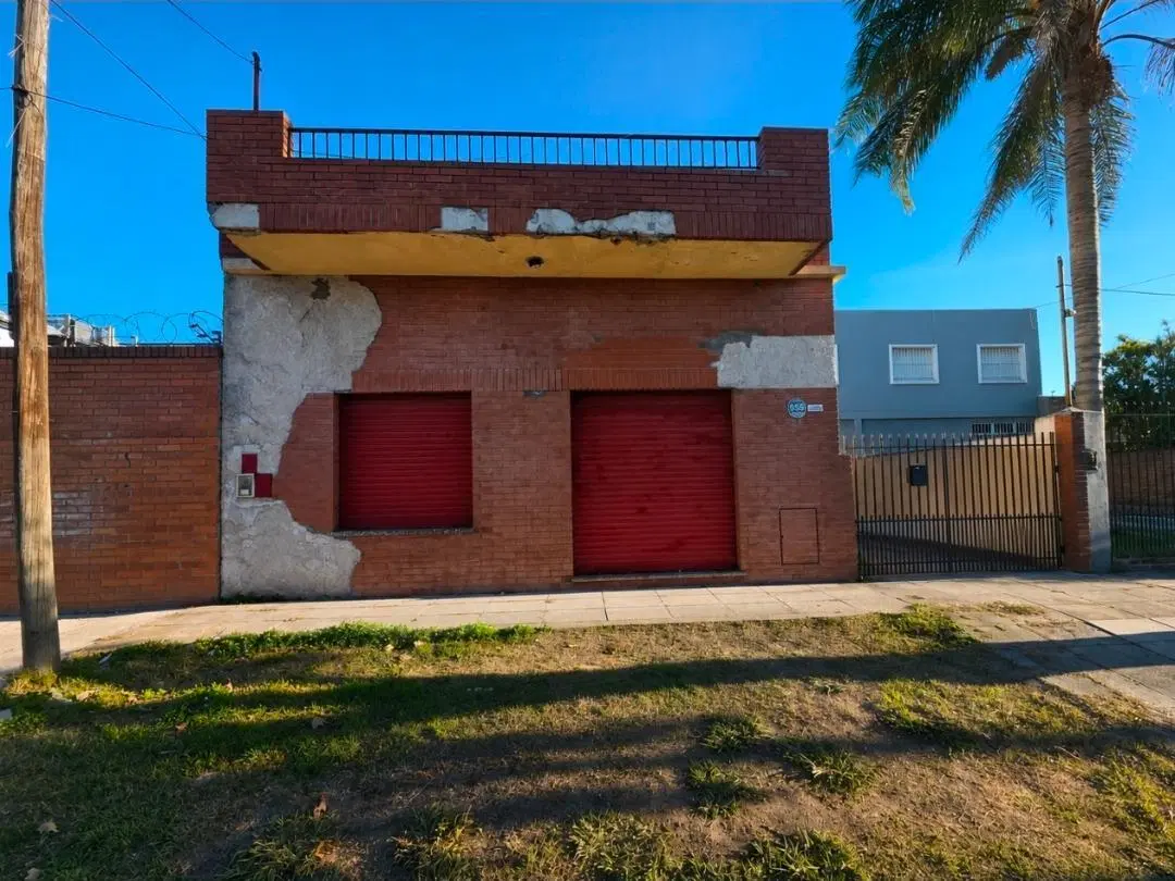 PABLO PODESTA CASA CON LOCAL DE 4 AMBIENTES A REMODELAR SOBRE GRAN LOTE DE TERRENO F: 11147 1