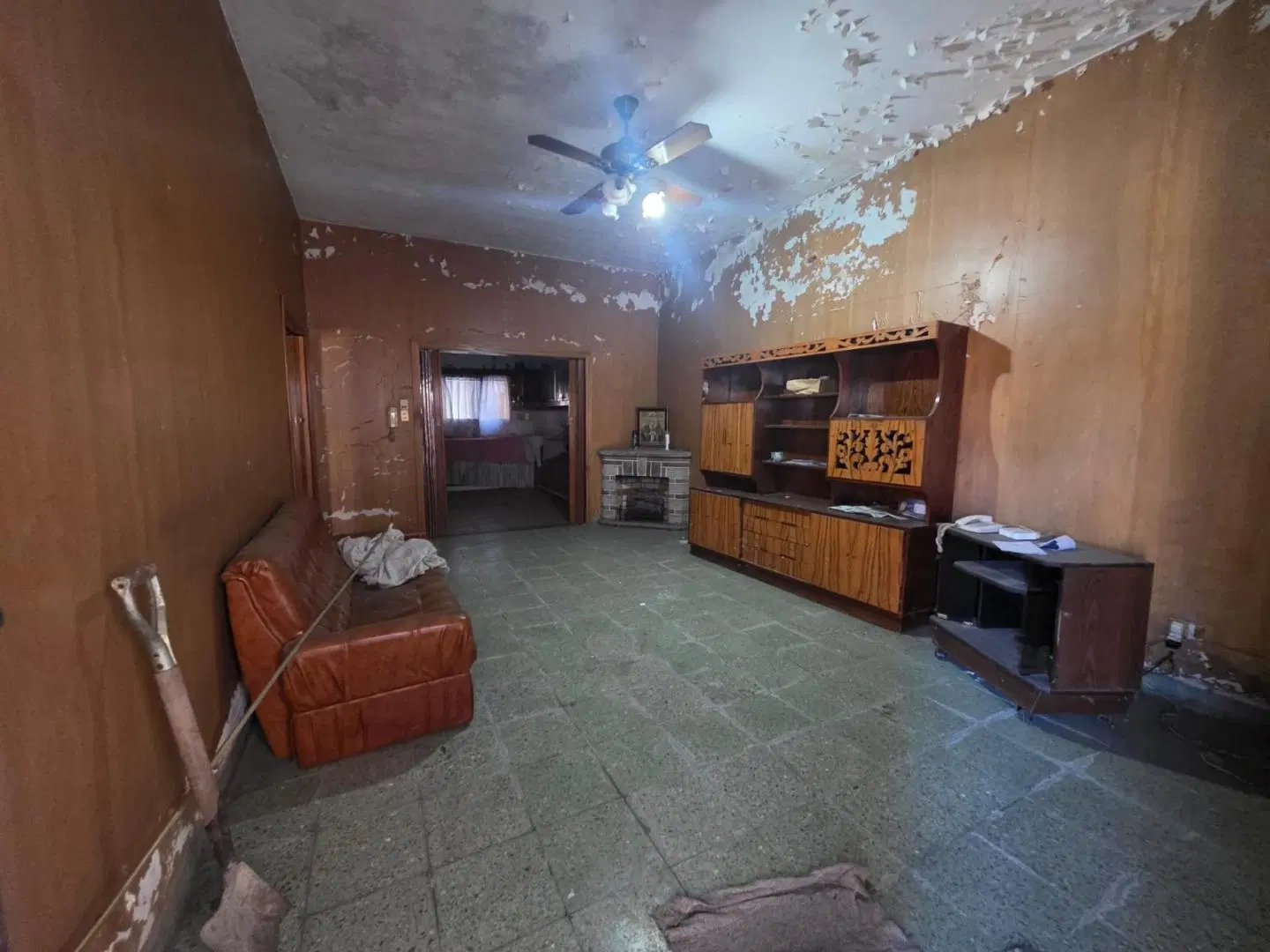 PABLO PODESTA CASA CON LOCAL DE 4 AMBIENTES A REMODELAR SOBRE GRAN LOTE DE TERRENO F: 11147 5