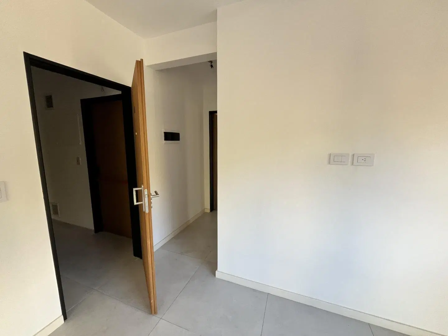 EN VENTA EN CASEROS DEPARTAMENTO DE 2 AMBIENTES A ESTRENAR F: 11160 2