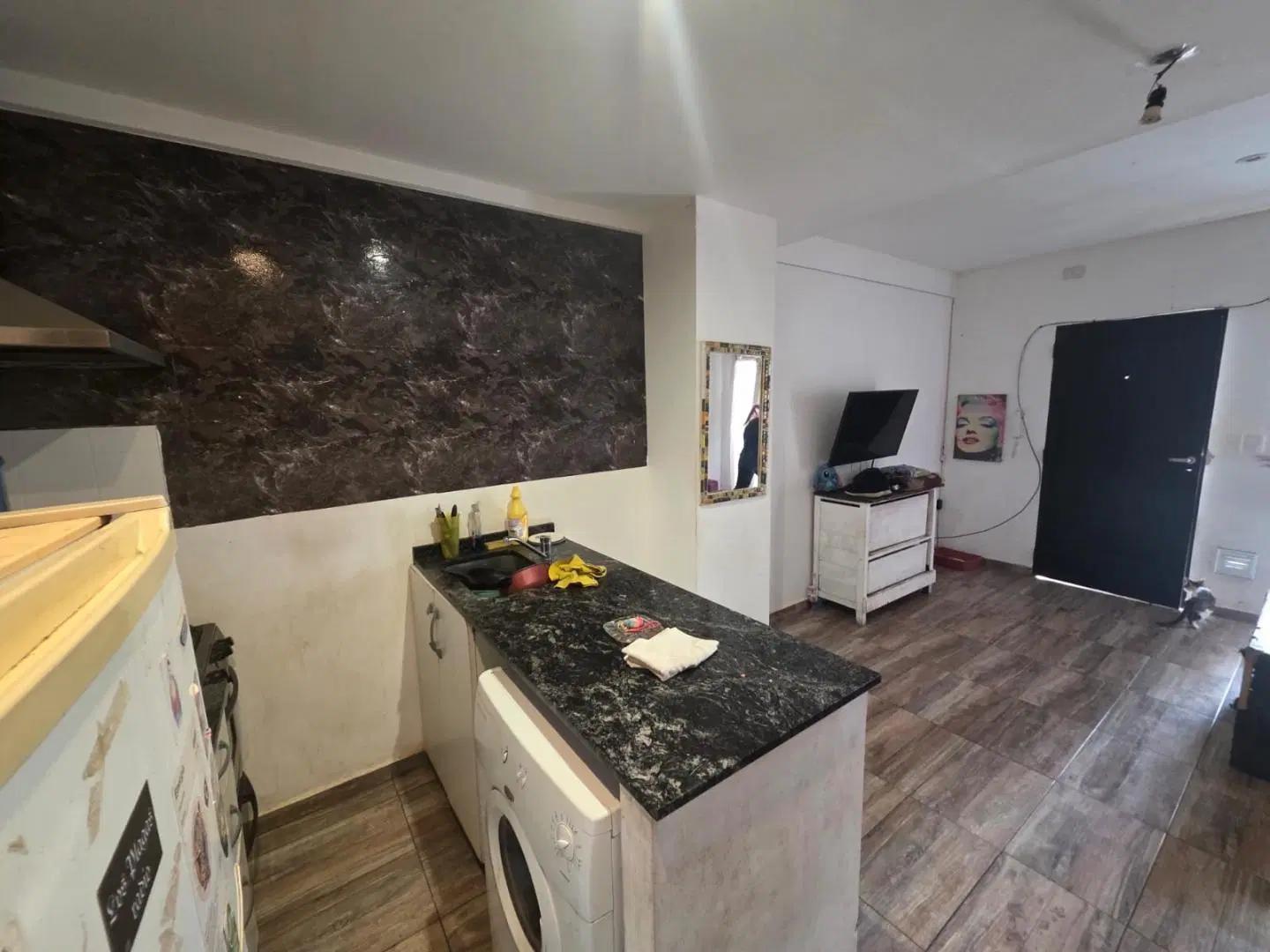 EN VENTA EN CASEROS DEPARTAMENTO DE 1 AMBIENTE CON ESPACIO COCHERA Y PATIO PROPIO SITO EN PLANTA BAJ 5