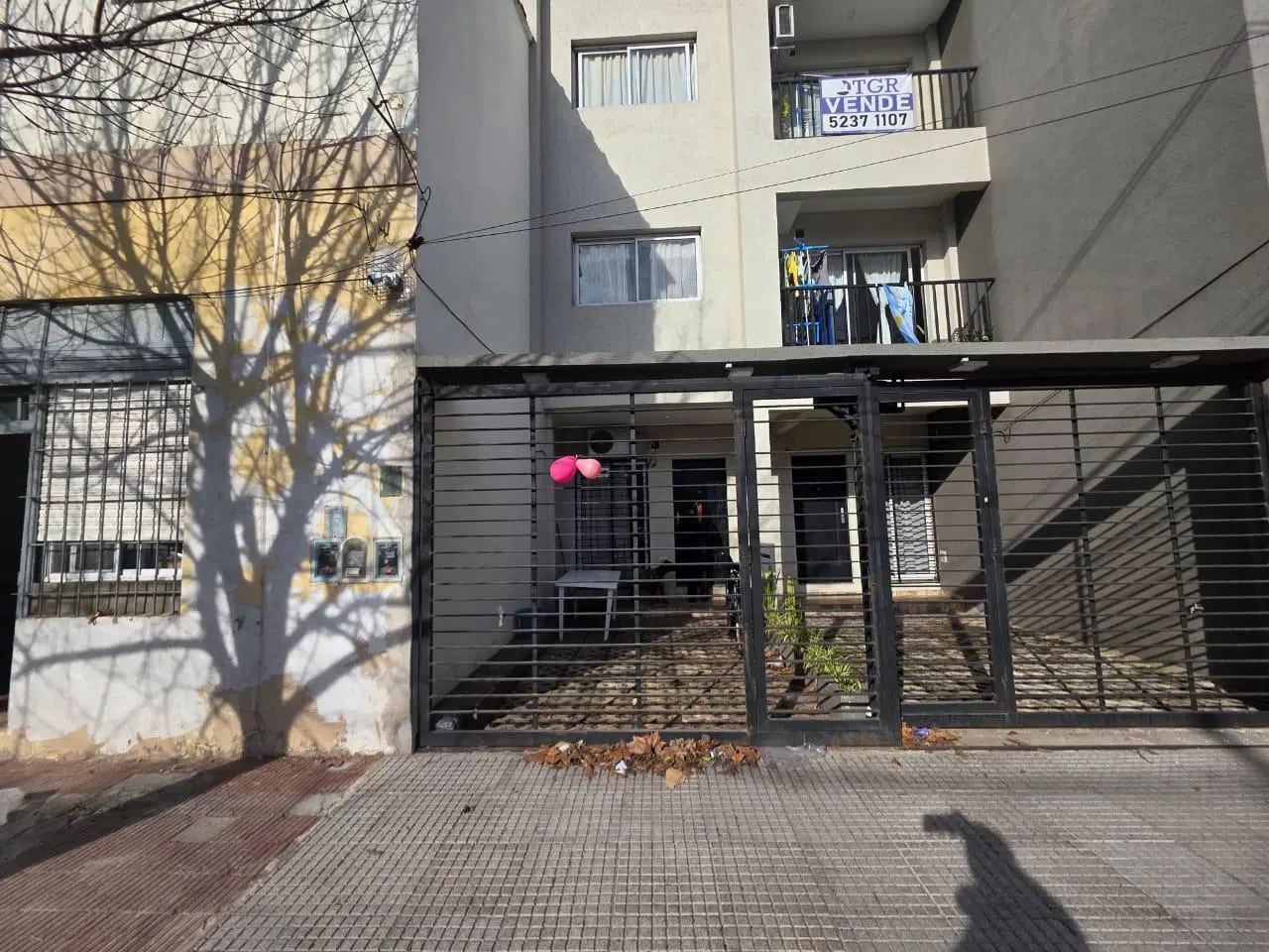 EN VENTA EN CASEROS DEPARTAMENTO DE 1 AMBIENTE CON ESPACIO COCHERA Y PATIO PROPIO SITO EN PLANTA BAJ 4