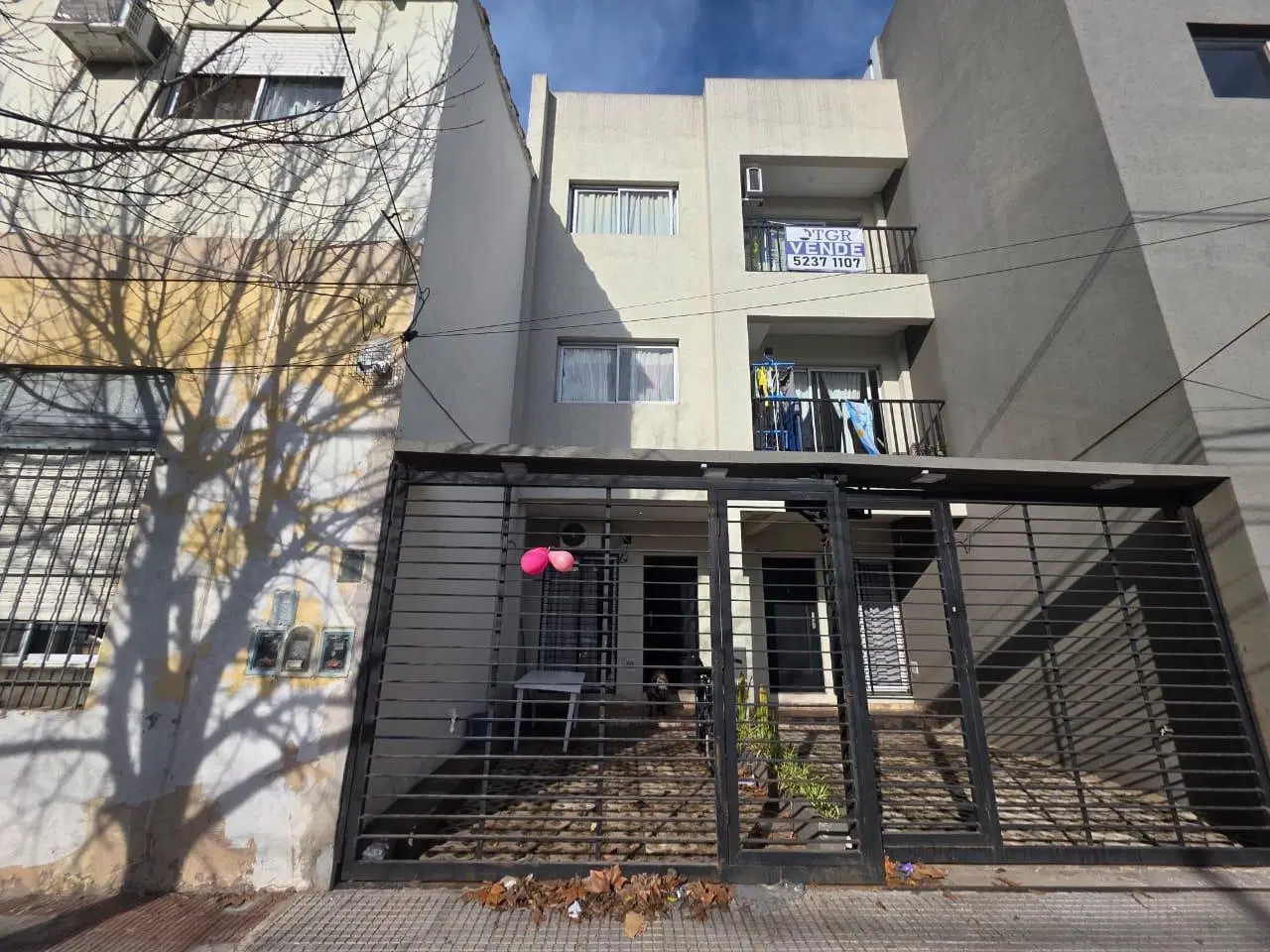 EN VENTA EN CASEROS DEPARTAMENTO DE 1 AMBIENTE CON ESPACIO COCHERA Y PATIO PROPIO SITO EN PLANTA BAJ 2
