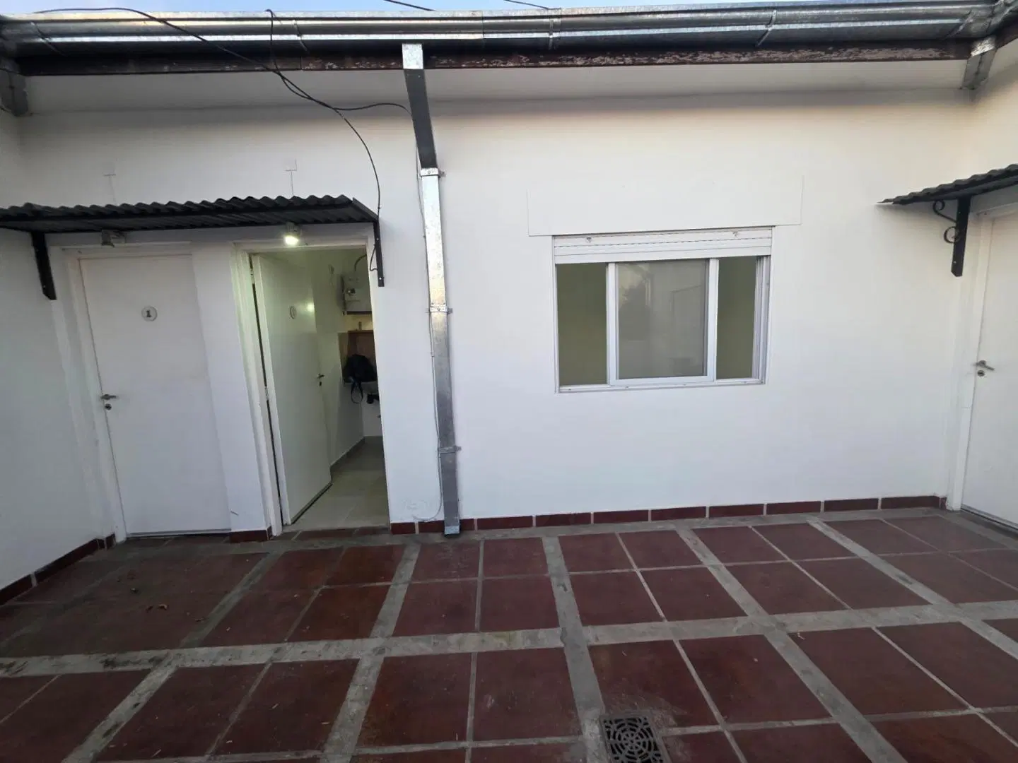 ALQUILO EN PALOMAR MONOAMBIENTE EN 1ER PISO F: 11085 5