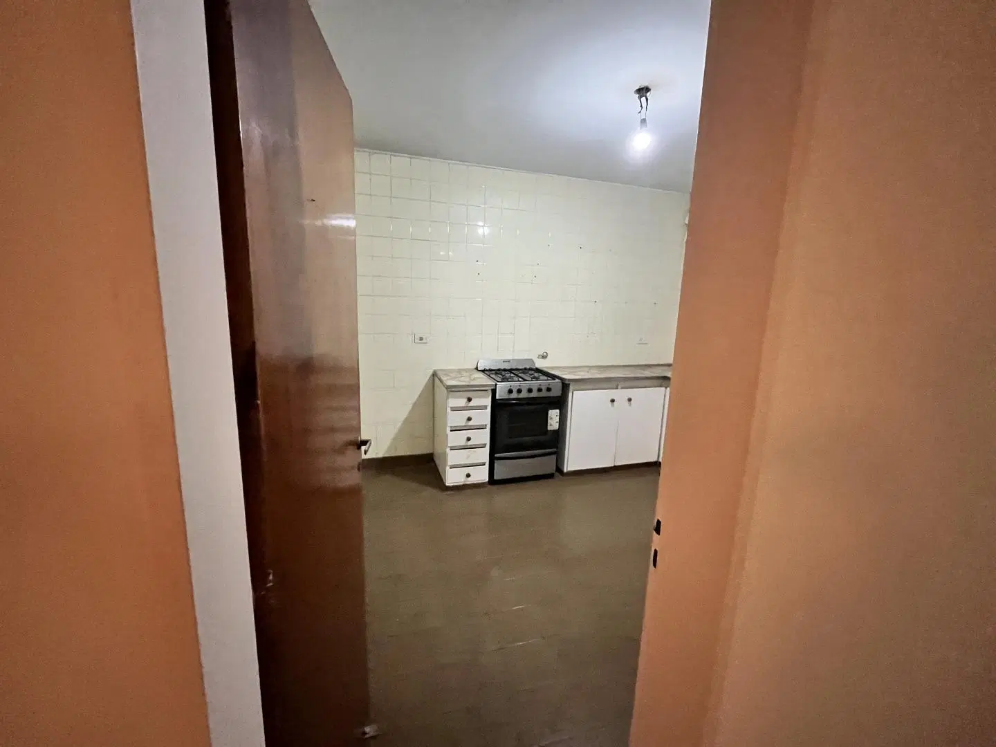 ALQUILO EN CASEROS DEPARTAMENTO DE 3 AMBIENTES COCHERA COMPARTIDA F: 7419 8
