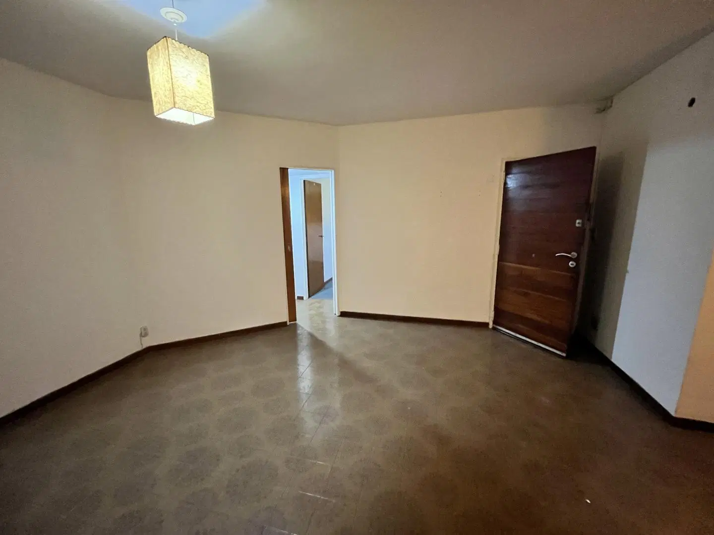 ALQUILO EN CASEROS DEPARTAMENTO DE 3 AMBIENTES COCHERA COMPARTIDA F: 7419 3