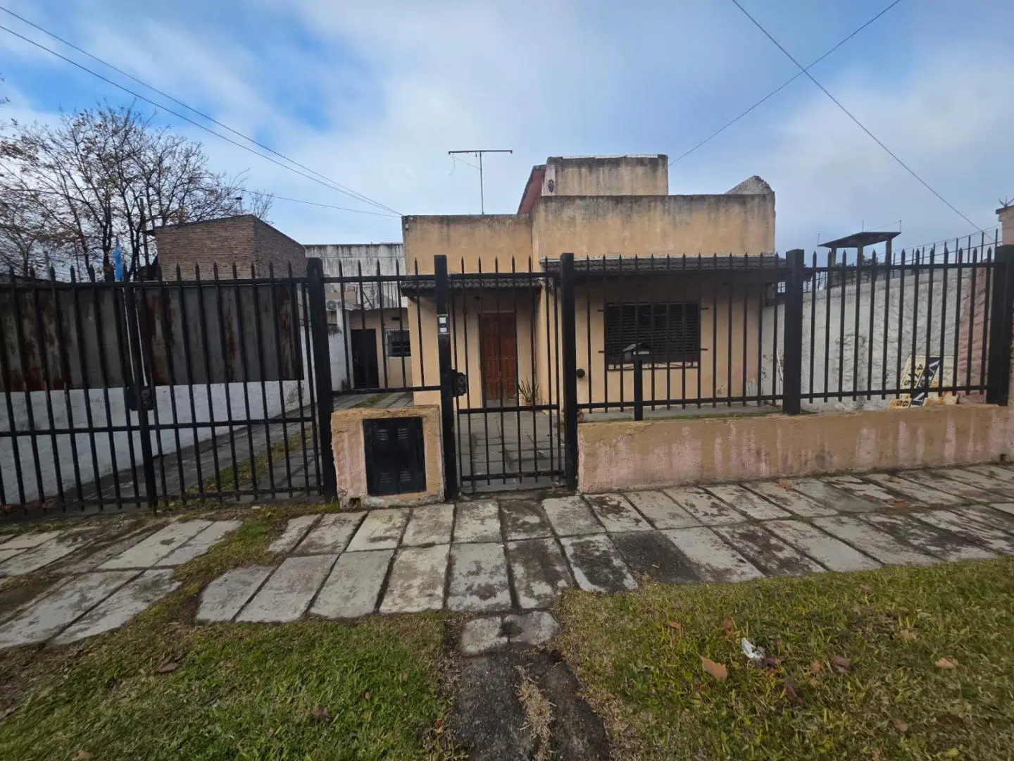 VENTA EN EL PALOMAR CASA DE 3 AMBIENTES + DEPARTAMENTO DE 2 AMBIENTES F: 11176 3