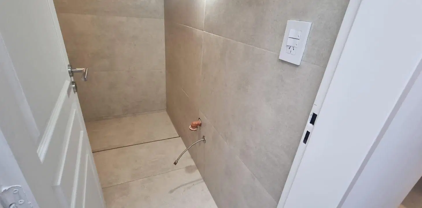 CASEROS DEPARTAMENTO DE 3 AMBIENTES TIPO CASA AL FRENTE TERRAZA F: 11181 3