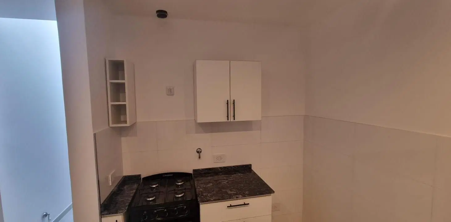 CASEROS DEPARTAMENTO DE 3 AMBIENTES TIPO CASA AL FRENTE TERRAZA F: 11181 1
