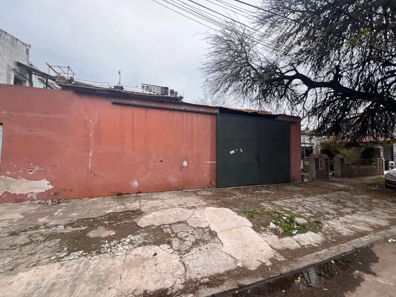 CASEROS ALQUILO LOCAL GALPON DE 90M2 CON ENTRADA PARA CAMIONETA Y FOSA F: 11191 5