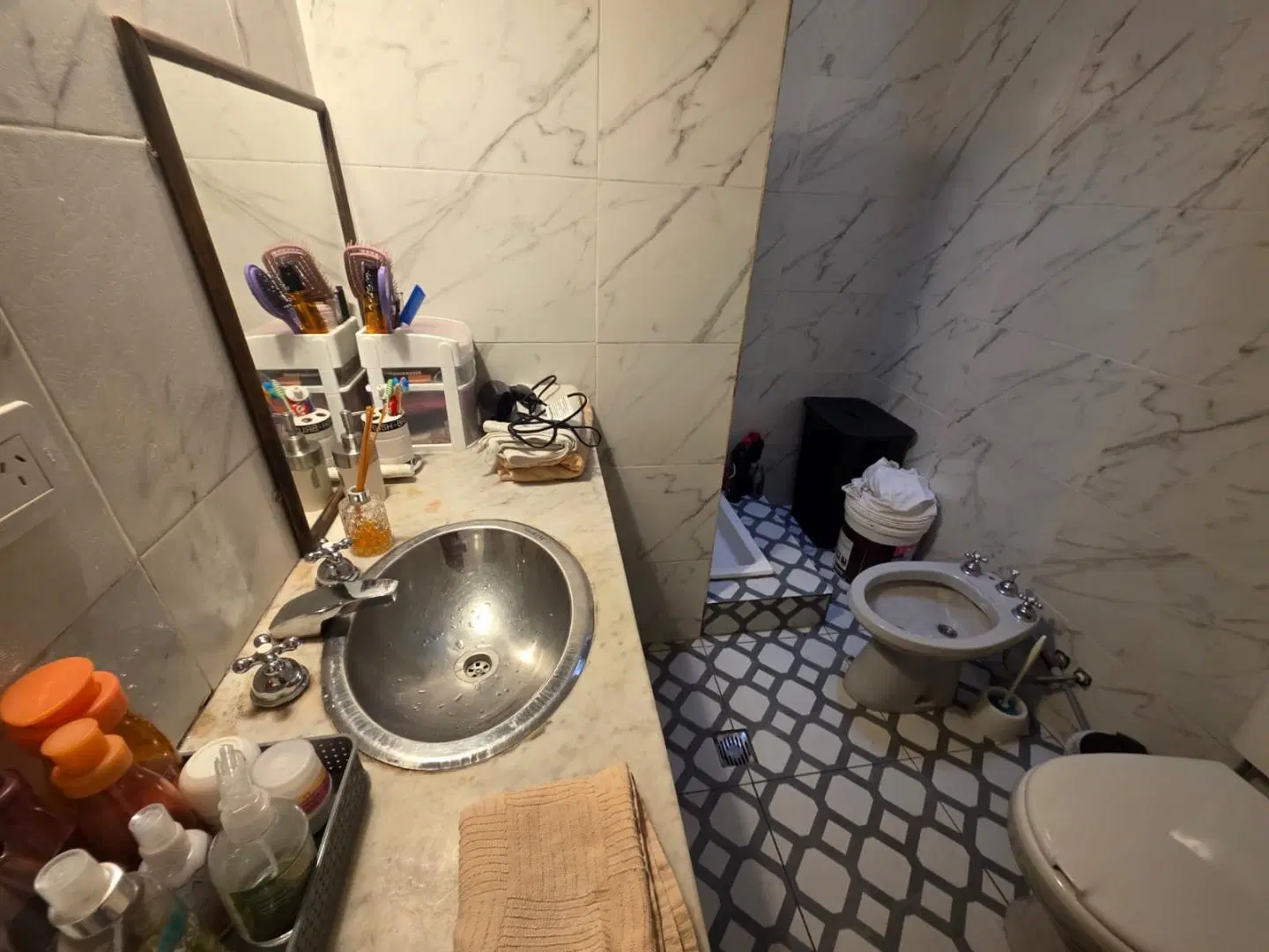 CASEROS EN VENTA GRAN PROPIEDAD CENTRICA DEPARTAMENTO + GALPON F: 11172 3