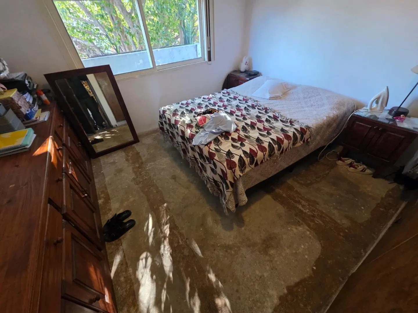 CASEROS EN VENTA GRAN PROPIEDAD CENTRICA DEPARTAMENTO + GALPON F: 11172 5